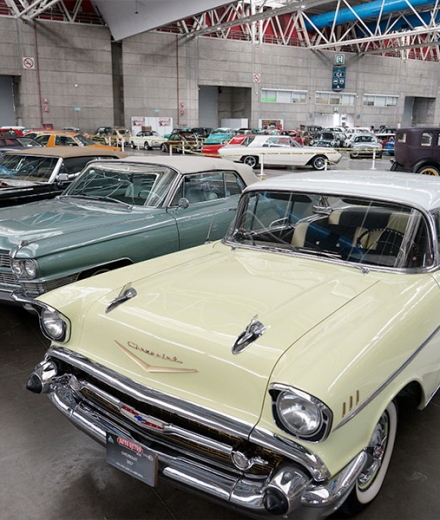 Auto Retro reunió joyas del automovilismo en Poliforum León